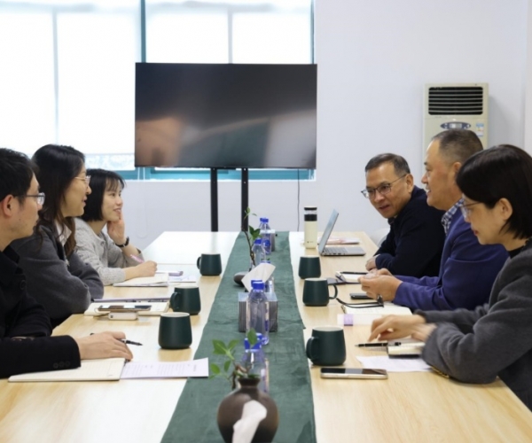 体贴眷注落实处，政企同心营生长