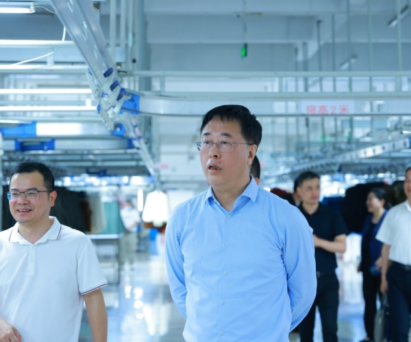 农行总行田继敏向导一行调研88858cc永利官网丝绸 共探银企相助新机缘